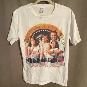 President Obama and Family Graphic White Tee Cotton Shirt Men's Size Medium